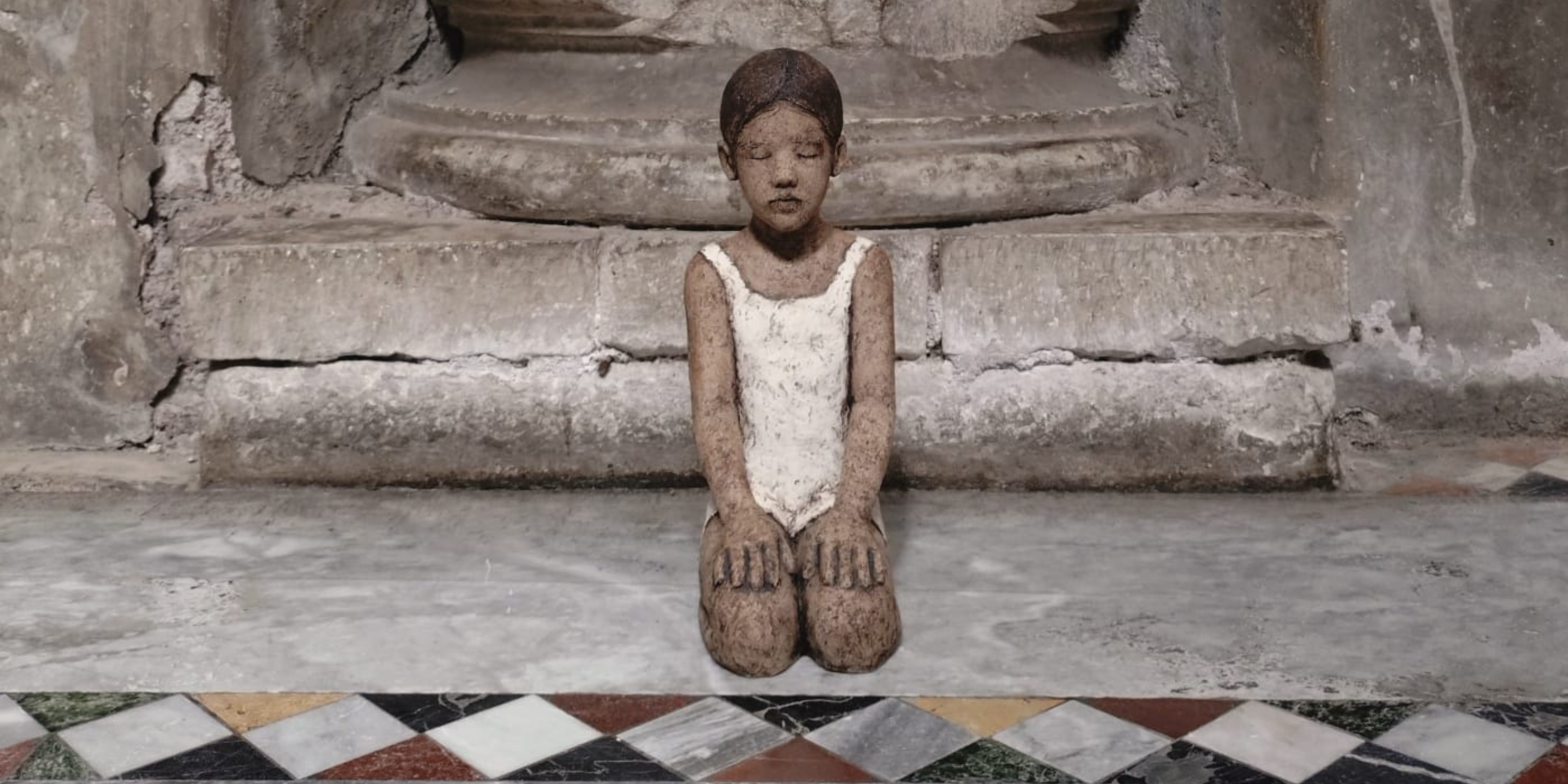 Tarja Malisen taidenäyttely “Valokuvia veistoksen kanssa Roomassa” Ofisiolla 3.4.-27.4.2025